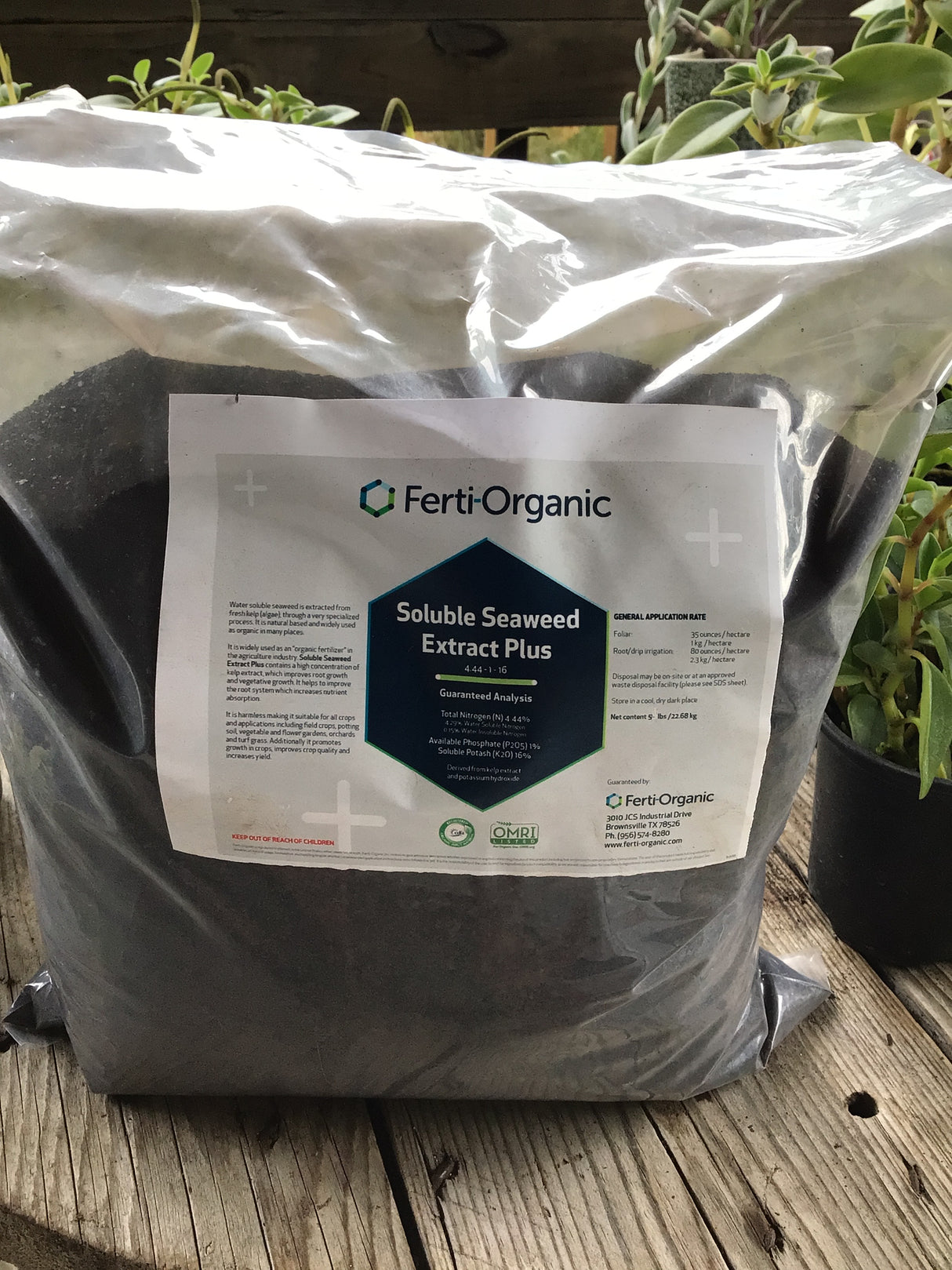 Ferti-organic soluble seaweed extract plus